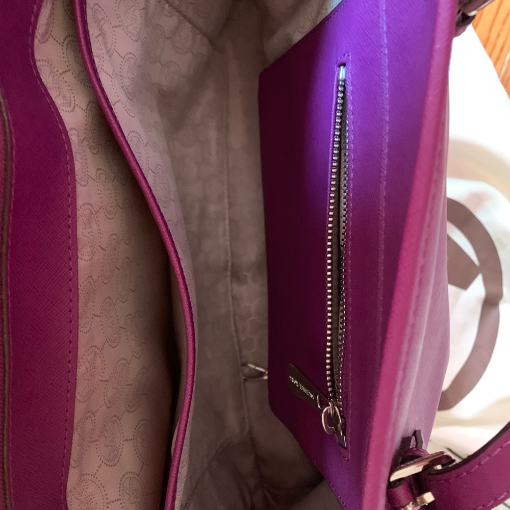 🚨Sold🚨Michael Kors Jet Set Large tote. EUC! - Picture 16 of 16
